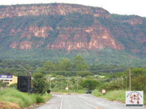 Serra Dourada, vista a partir da entrada da cidade de Corrente - PI.