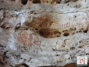 Painel com arte rupestre