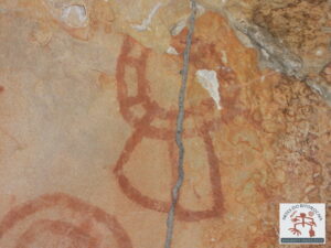 Painel com arte rupestre