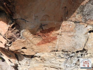 Painel com arte rupestre