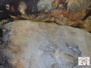 Painel com arte rupestre