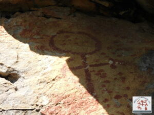 Painel com arte rupestre