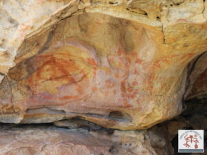 Painel com arte rupestre