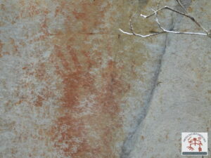 Painel com arte rupestre