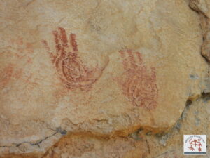 Painel com arte rupestre