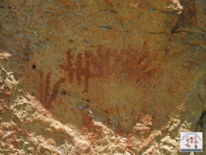 Painel com arte rupestre