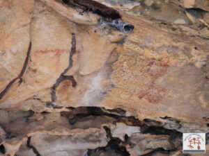 Painel com arte rupestre