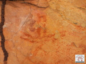 Painel com arte rupestre