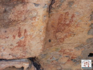 Painel com arte rupestre